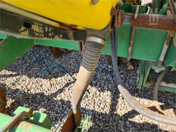 2016 JOHN DEERE 1750 10ROW 76CM PLANTER VACUUM - Image 4