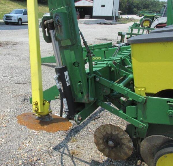 8 Rows John Deere 7000 universal Planters - Image 5